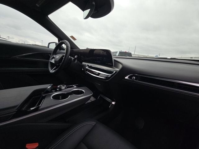 2024 Cadillac LYRIQ Luxury 1