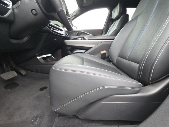 2024 Cadillac LYRIQ Luxury 1