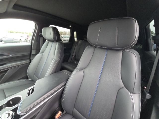 2024 Cadillac LYRIQ Luxury 1