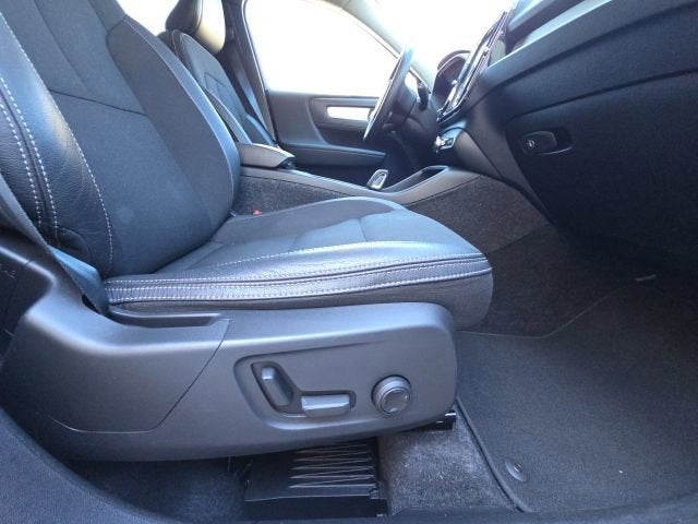 2020 Volvo XC40 Momentum