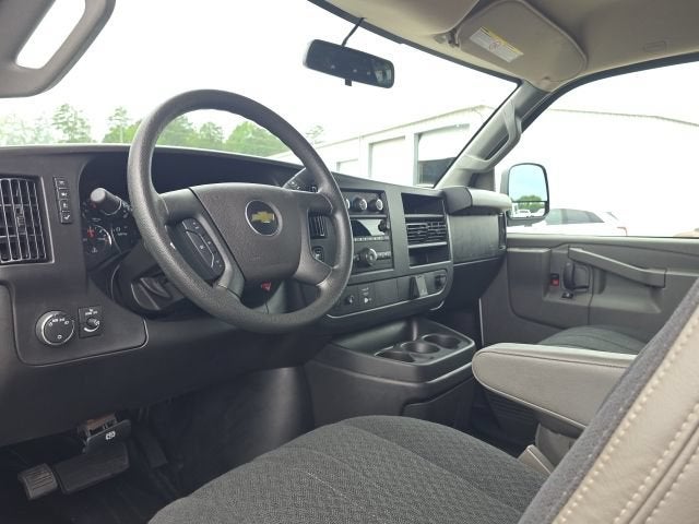 2025 Chevrolet Express Cargo WT