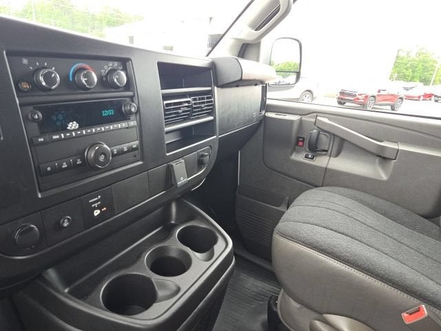 2025 Chevrolet Express Cargo WT