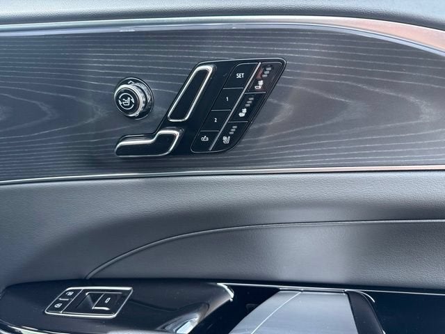 2025 Cadillac LYRIQ Luxury 2