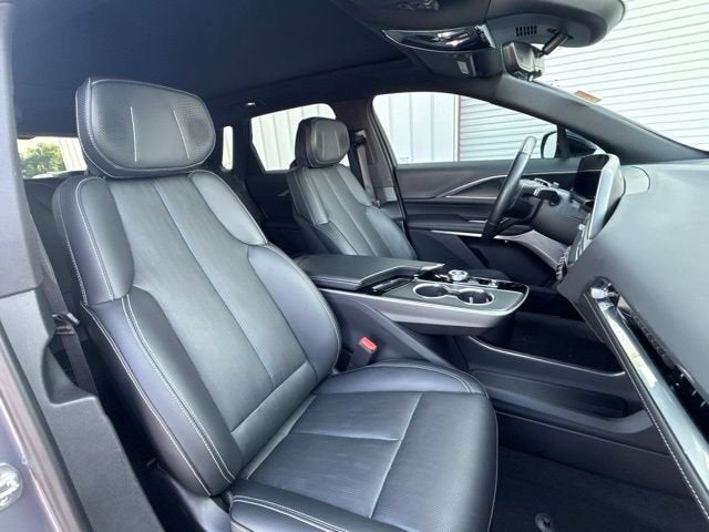 2025 Cadillac LYRIQ Luxury 2