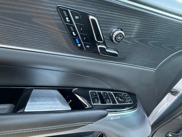 2025 Cadillac LYRIQ Luxury 2