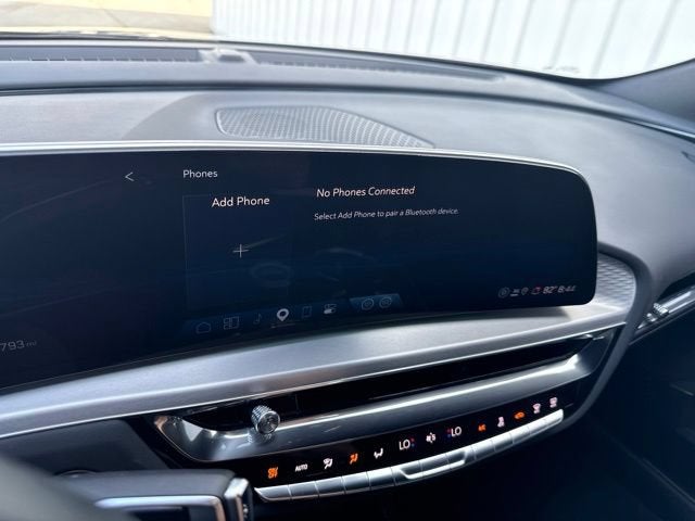 2025 Cadillac LYRIQ Luxury 2