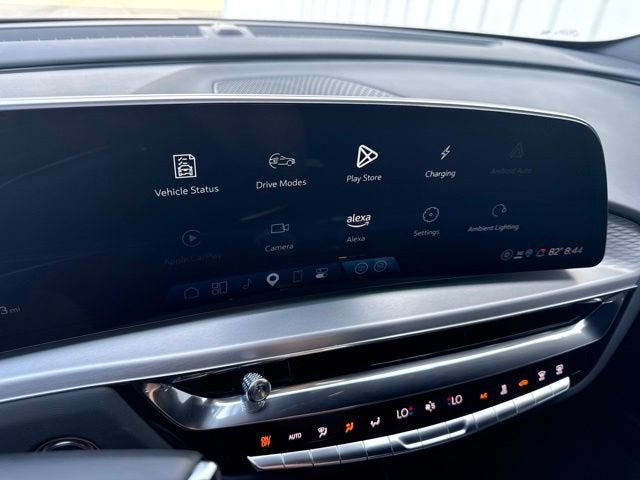 2025 Cadillac LYRIQ Luxury 2
