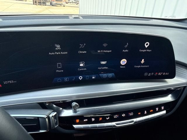 2025 Cadillac LYRIQ Luxury 2