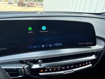 2025 Cadillac LYRIQ Luxury 2