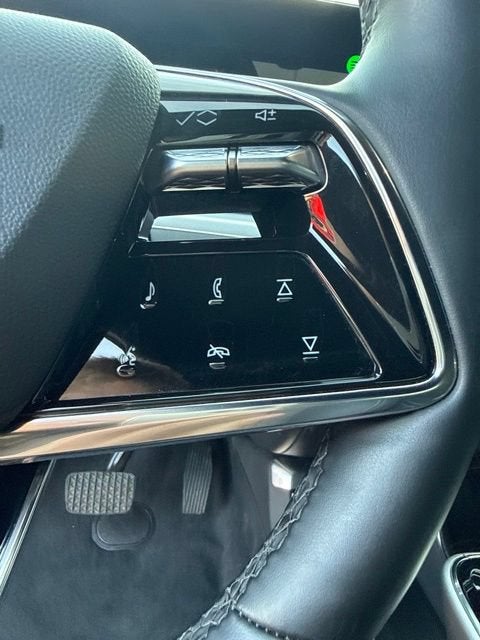 2025 Cadillac LYRIQ Luxury 2
