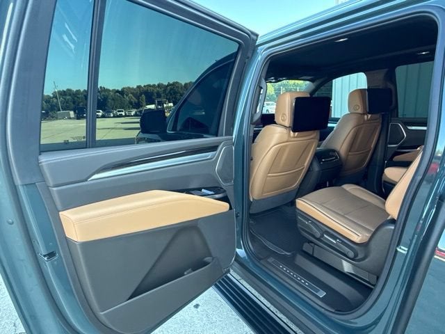 2025 Cadillac Escalade ESV Premium Luxury