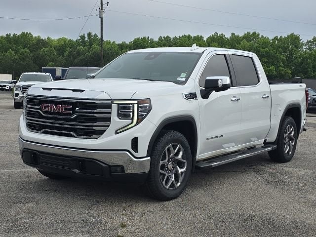 2023 GMC Sierra 4WD Crew Cab Short Box SLT's photo