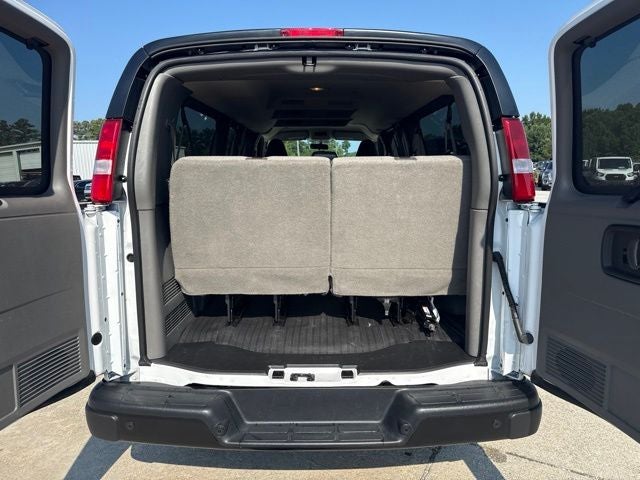 2025 Chevrolet Express 3500 LS Passenger