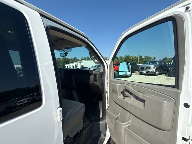 2025 Chevrolet Express 3500 LS Passenger