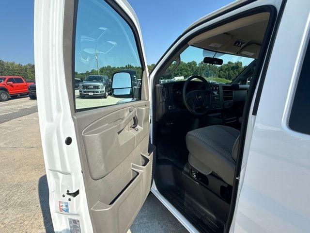 2025 Chevrolet Express 3500 LS Passenger
