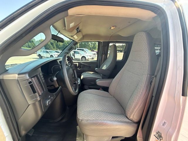 2025 Chevrolet Express 3500 LS Passenger