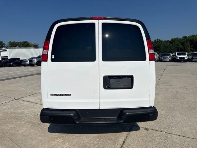 2025 Chevrolet Express 3500 LS Passenger