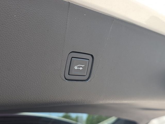 2023 Chevrolet Traverse Base