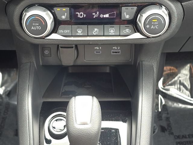 2025 Nissan Versa 1.6 SR