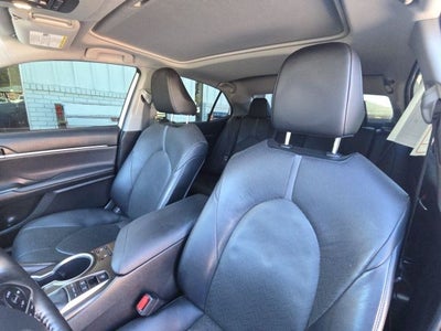 2022 Toyota Camry Hybrid XLE