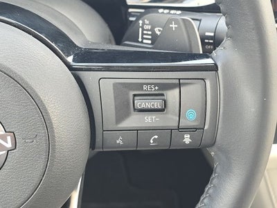 2023 Nissan Pathfinder SV