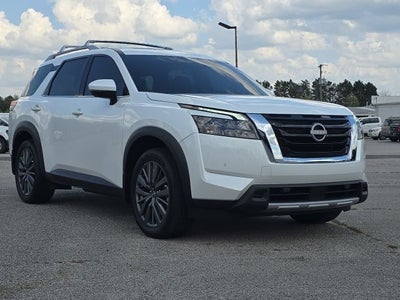 2025 Nissan Pathfinder SL