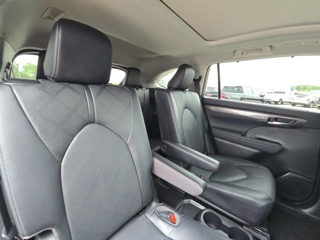 2023 Toyota Highlander Platinum